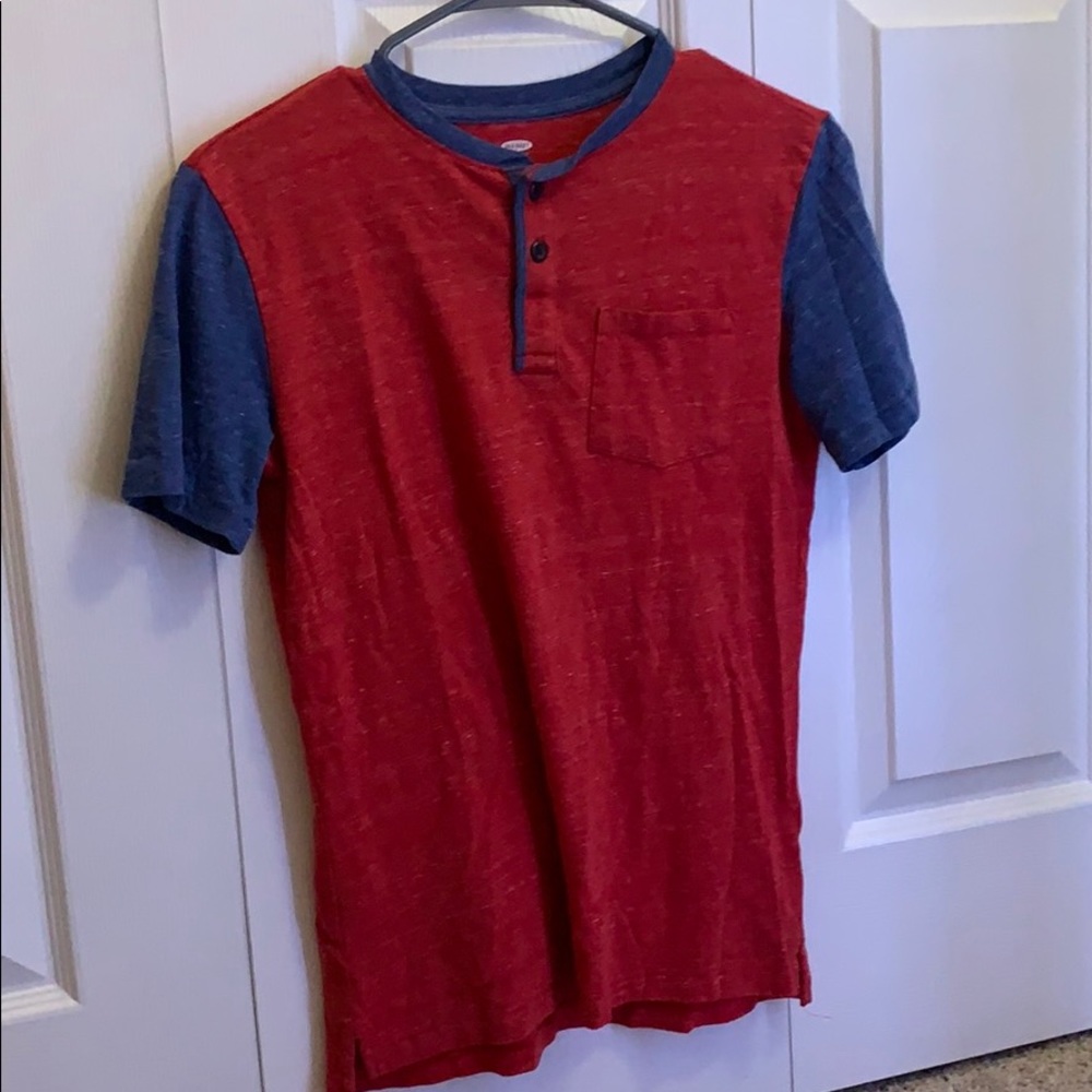 old navy shirt